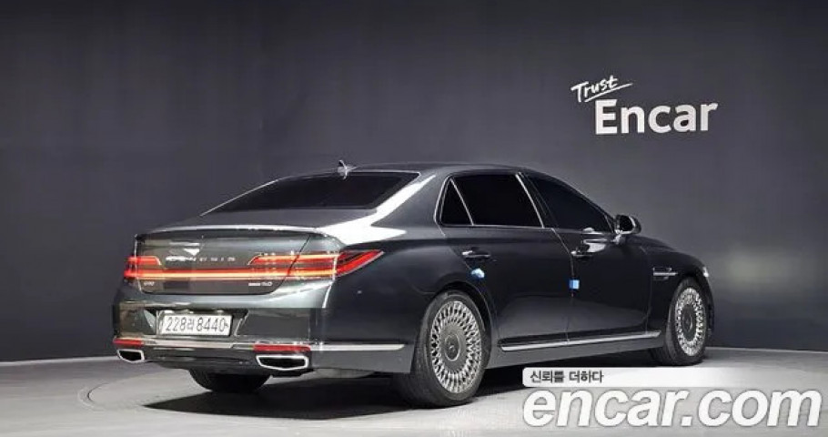 Genesis G90 