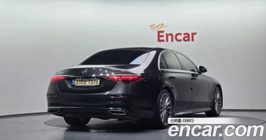 Mercedes-Benz S-Class 