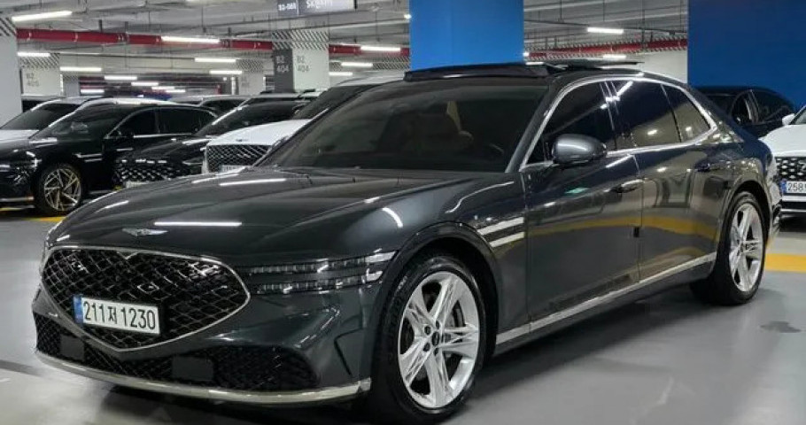 Genesis G90 