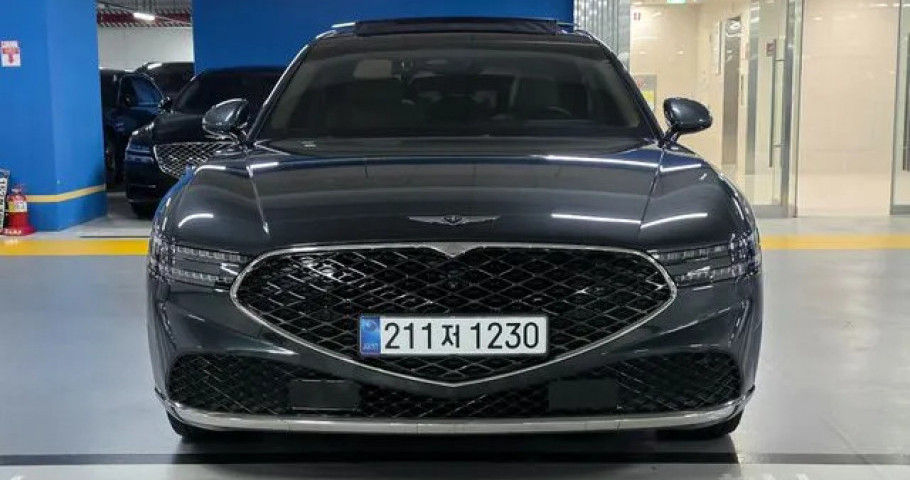 Genesis G90 