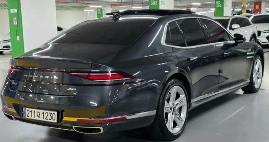Genesis G90 