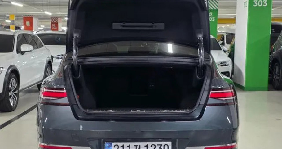 Genesis G90 
