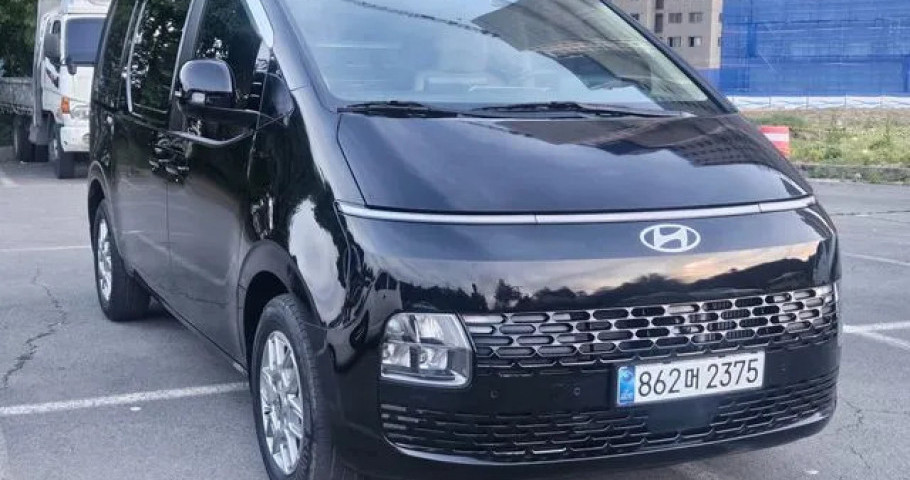 Hyundai Staria 