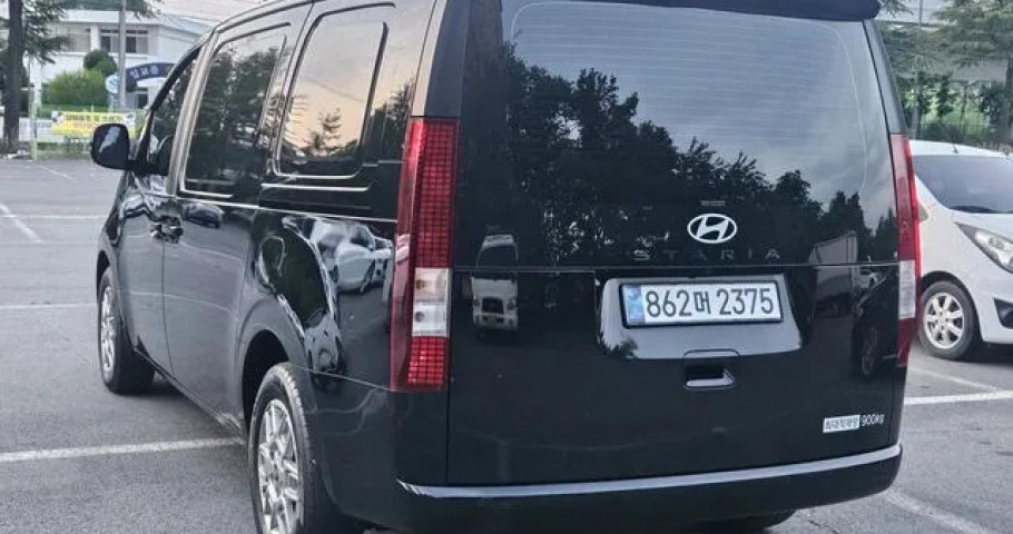 Hyundai Staria 