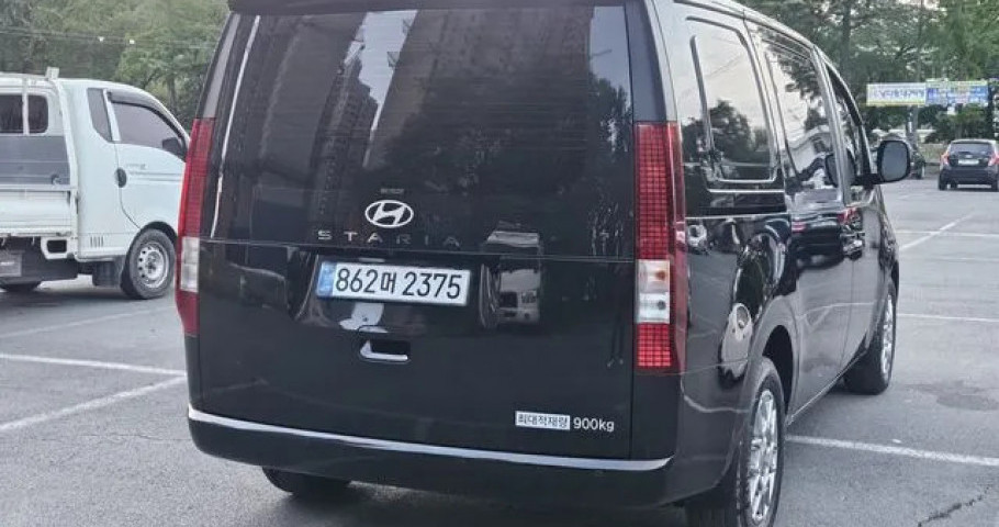 Hyundai Staria 
