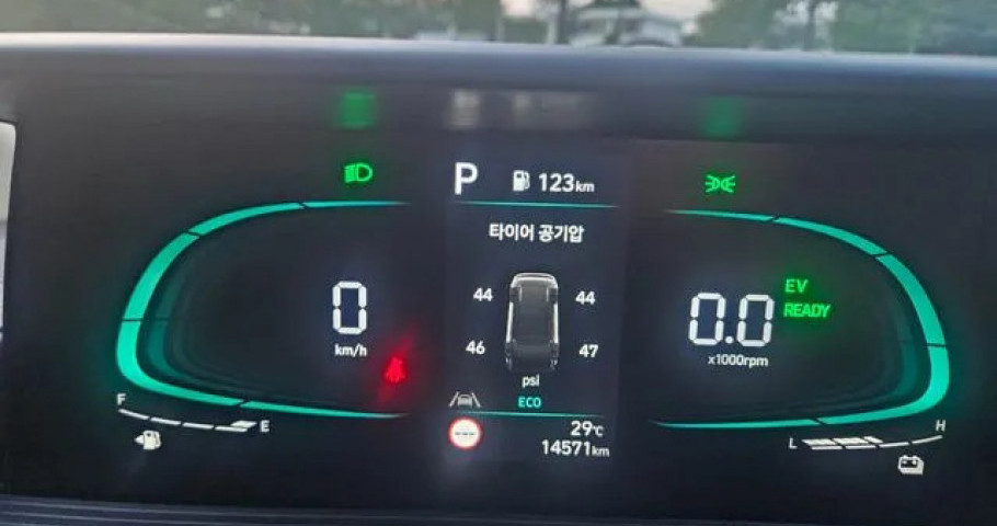 Hyundai Staria 