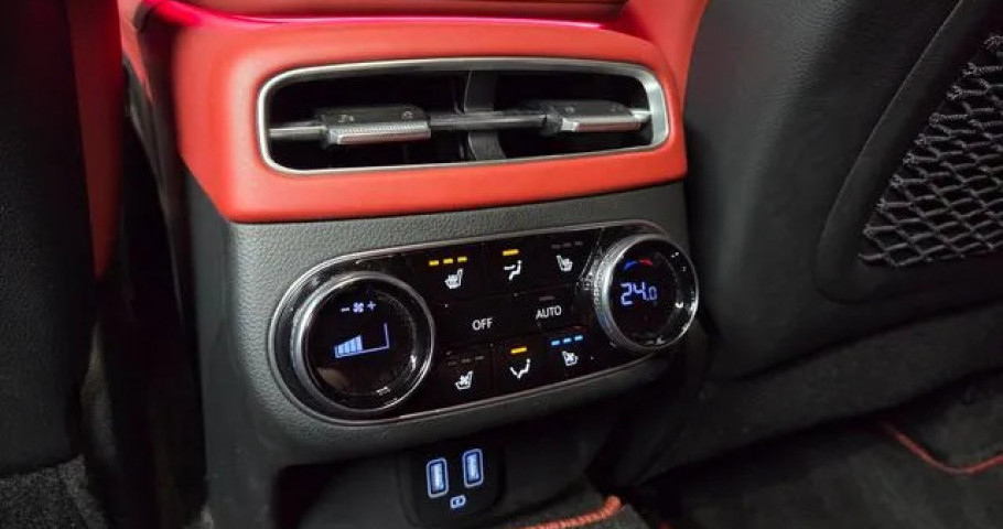 Genesis Gv70 