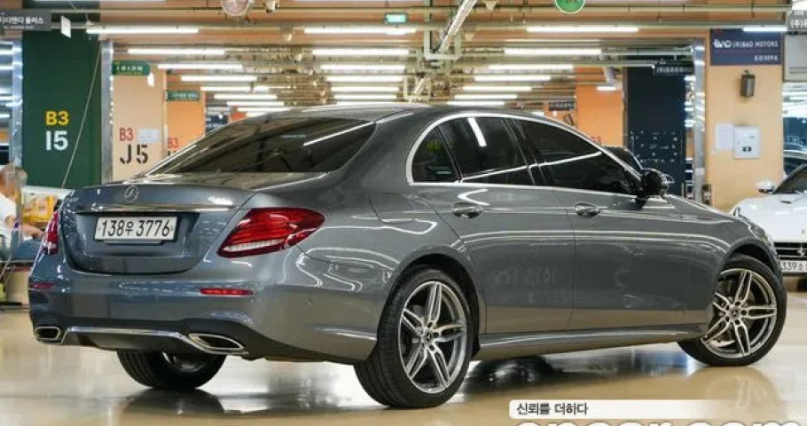 Mercedes-Benz E-Class 