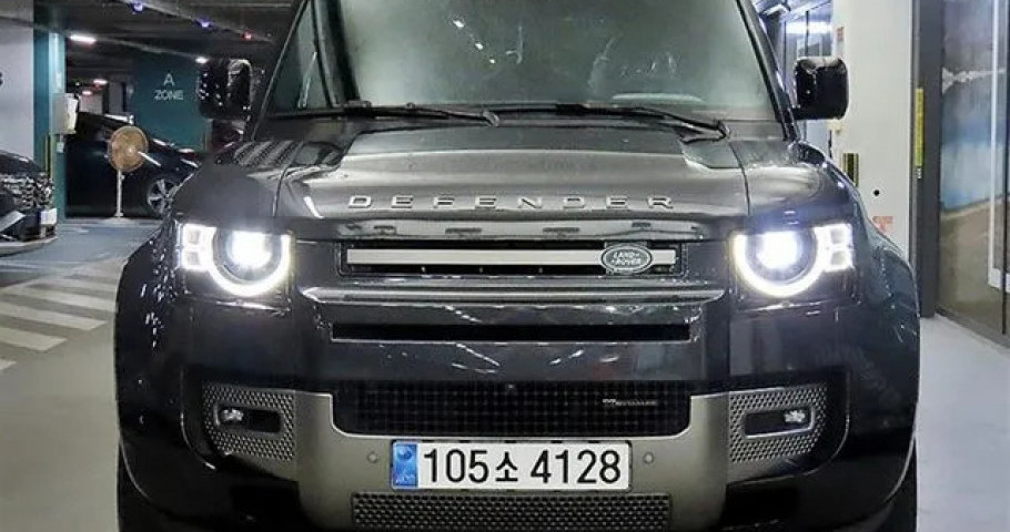 Land Rover Defender 