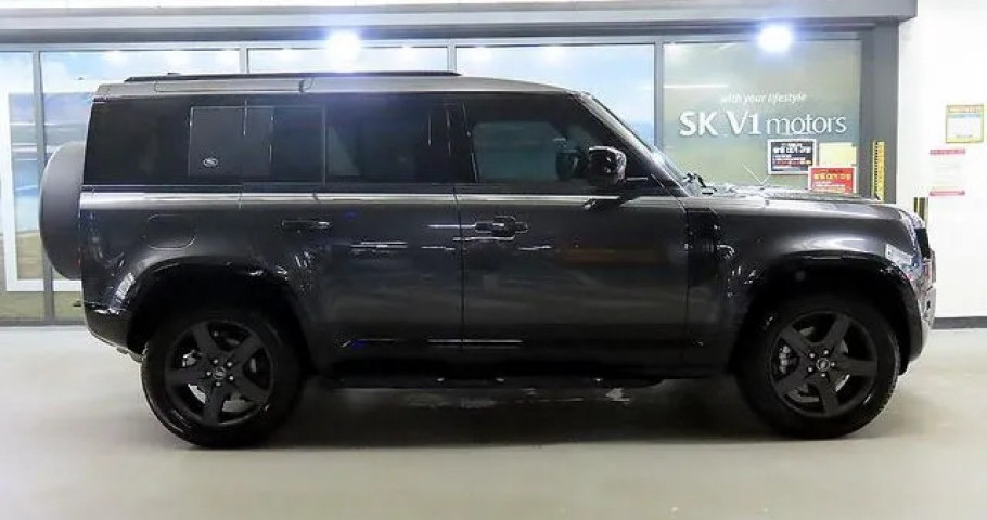 Land Rover Defender 