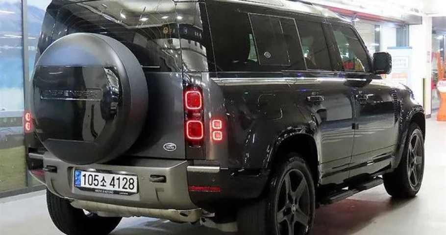Land Rover Defender 