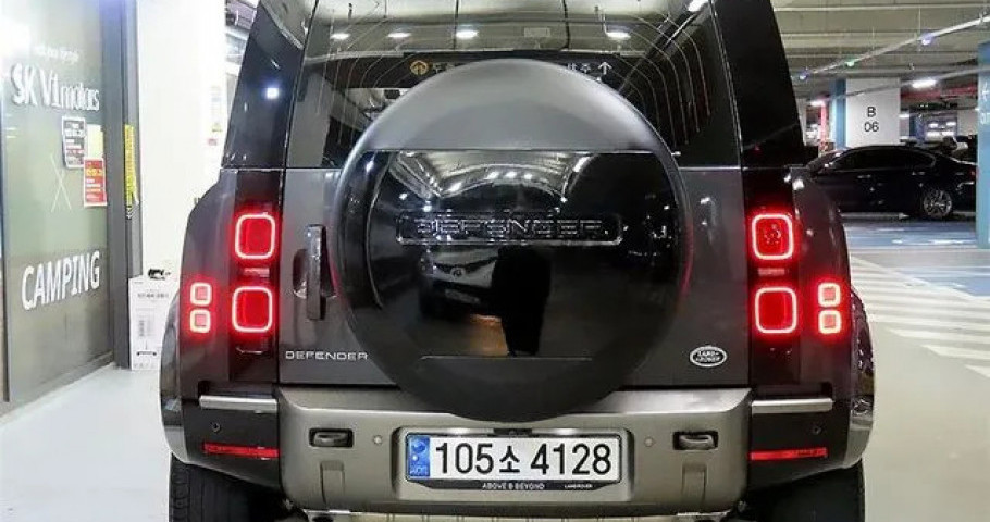 Land Rover Defender 