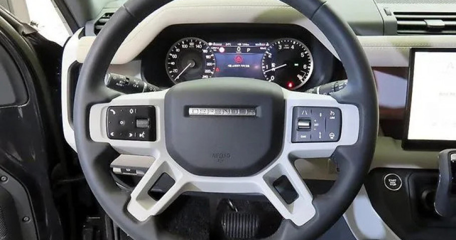 Land Rover Defender 
