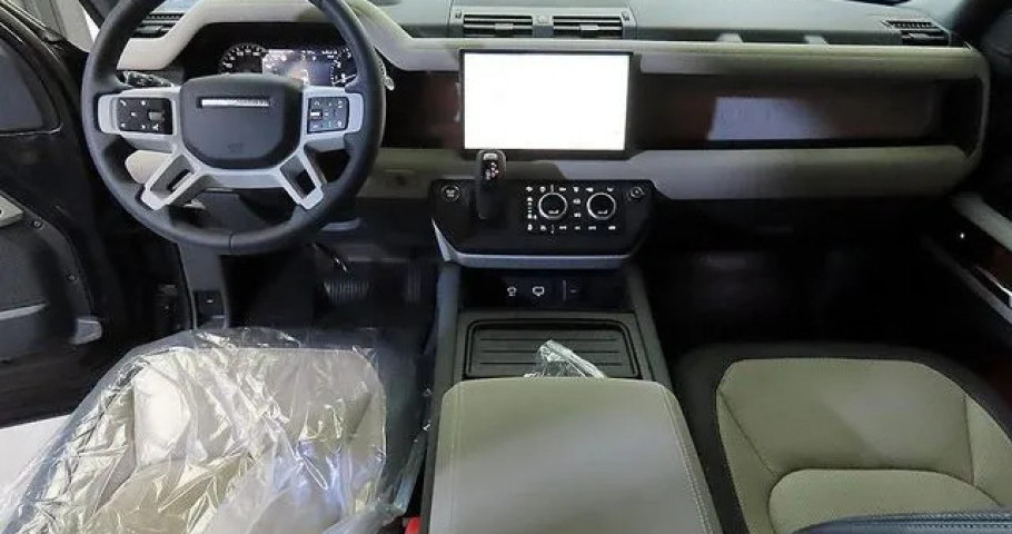 Land Rover Defender 