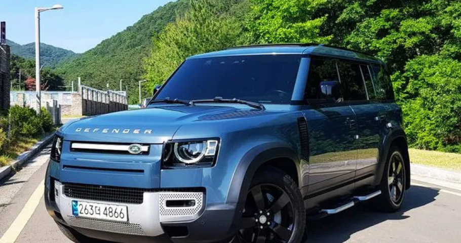 Land Rover Defender 