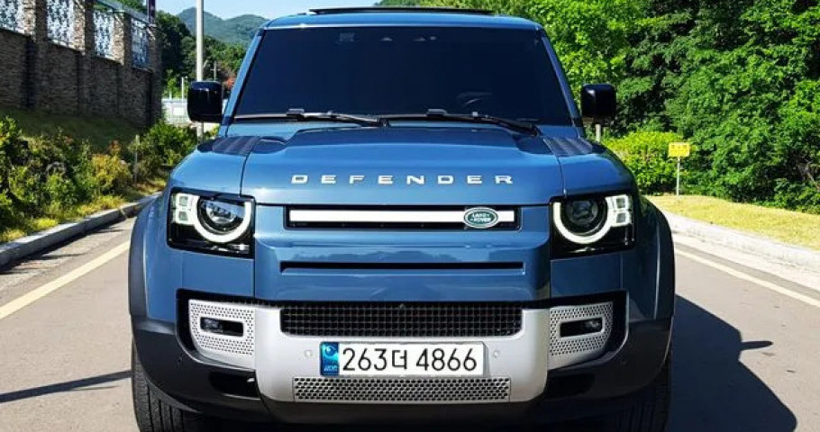 Land Rover Defender 