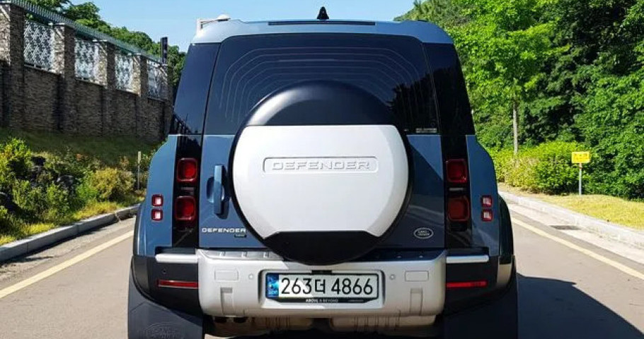 Land Rover Defender 