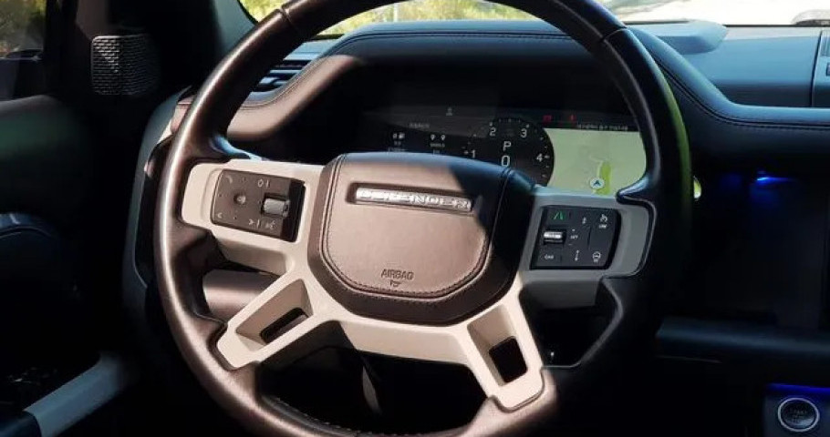 Land Rover Defender 