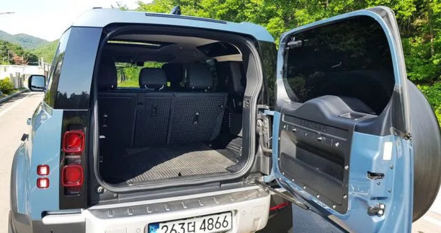 Land Rover Defender 