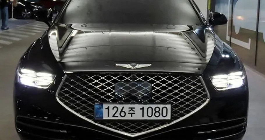 Genesis G90 