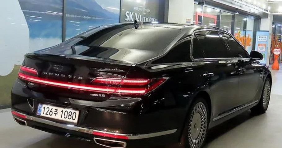 Genesis G90 