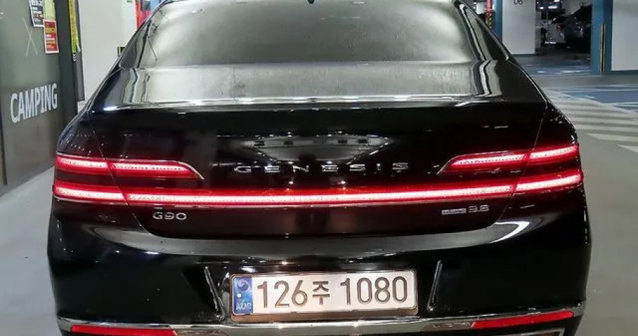 Genesis G90 