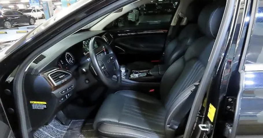 Genesis G90 