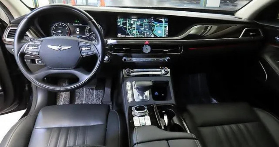 Genesis G90 