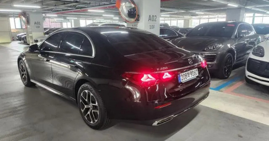 Mercedes-Benz E-Class 