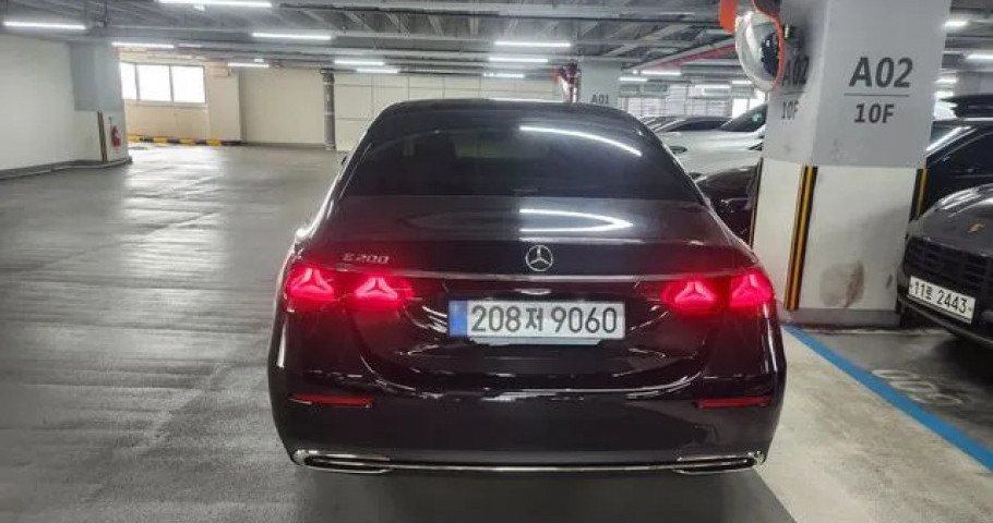 Mercedes-Benz E-Class 
