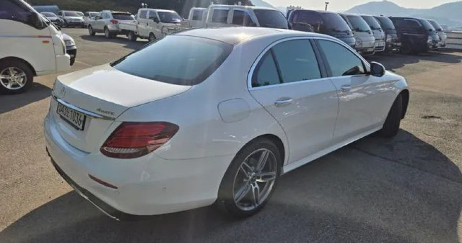 Mercedes-Benz E-Class 