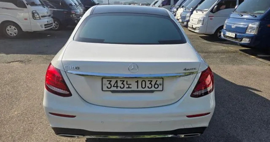 Mercedes-Benz E-Class 