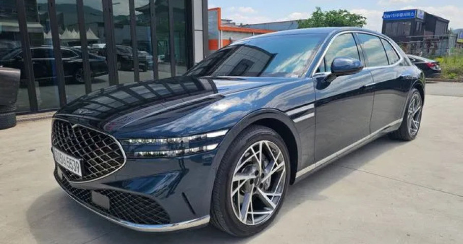 Genesis G90 