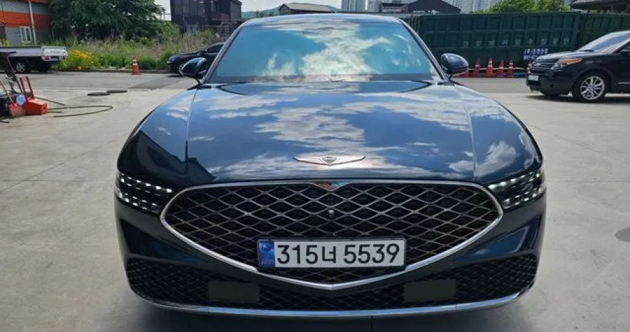 Genesis G90 