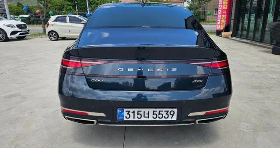 Genesis G90 