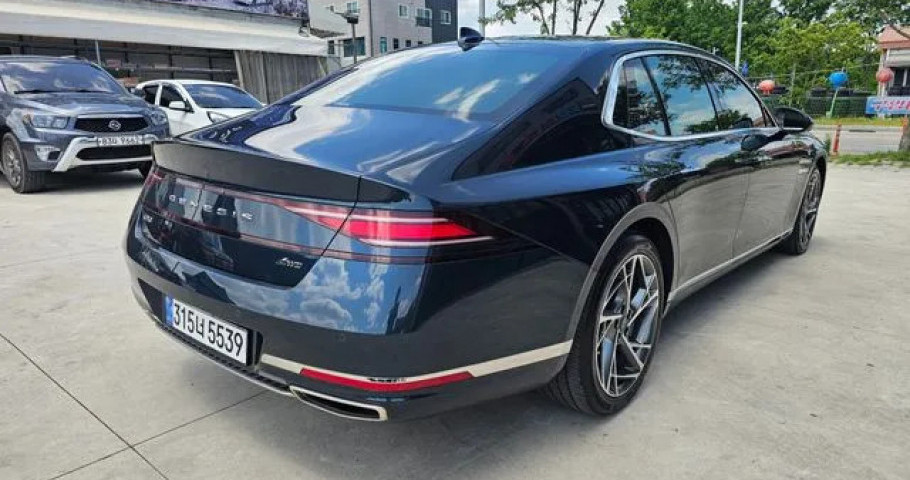 Genesis G90 