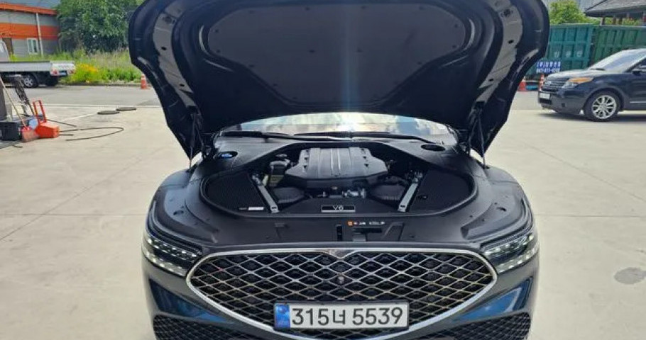 Genesis G90 