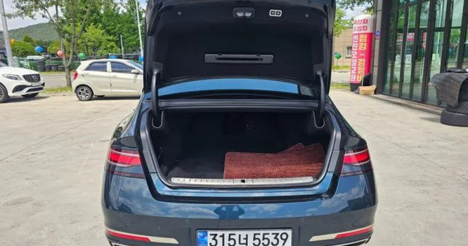 Genesis G90 