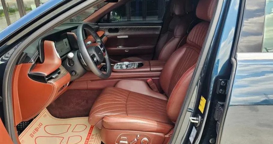 Genesis G90 