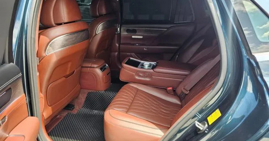 Genesis G90 