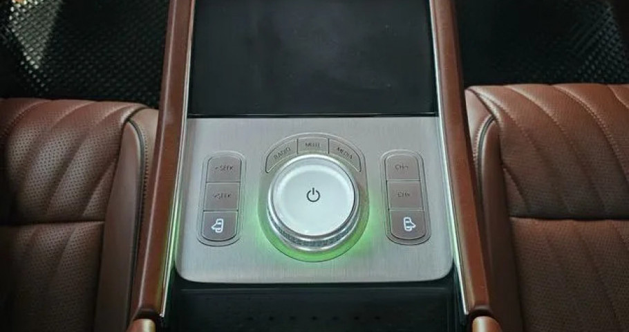 Genesis G90 