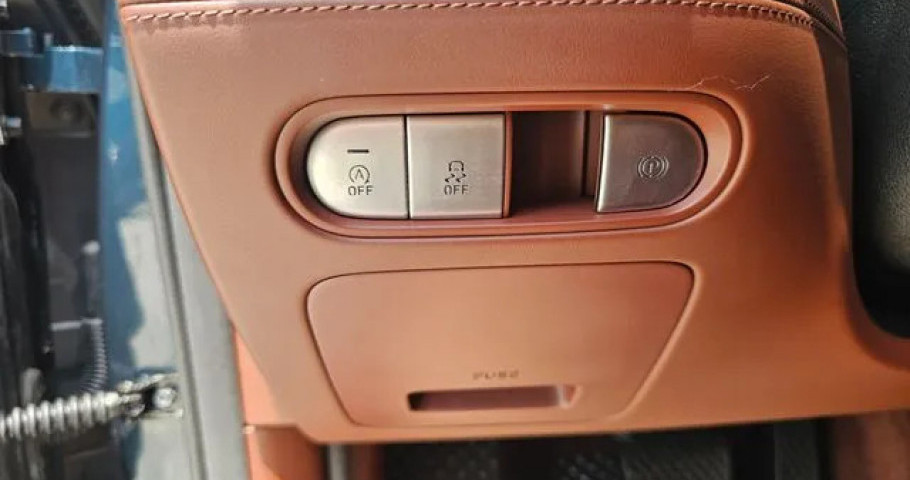 Genesis G90 