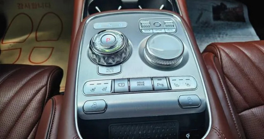 Genesis G90 