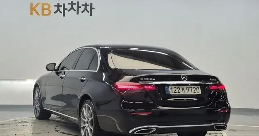 Mercedes-Benz E-Class 