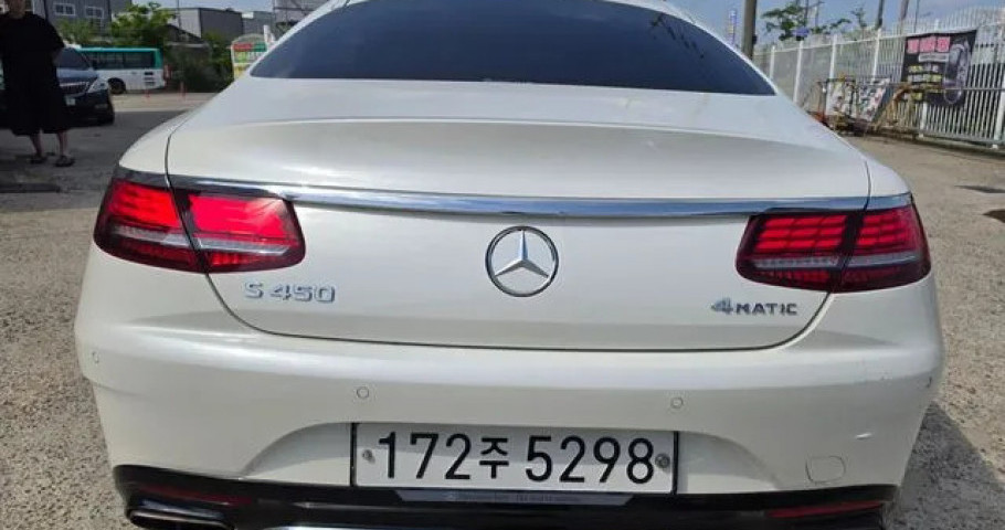 Mercedes-Benz S-Class 