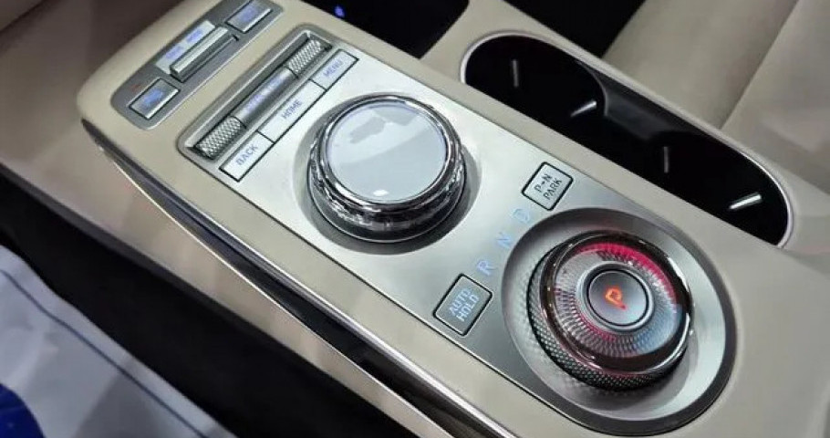 Genesis Gv70 