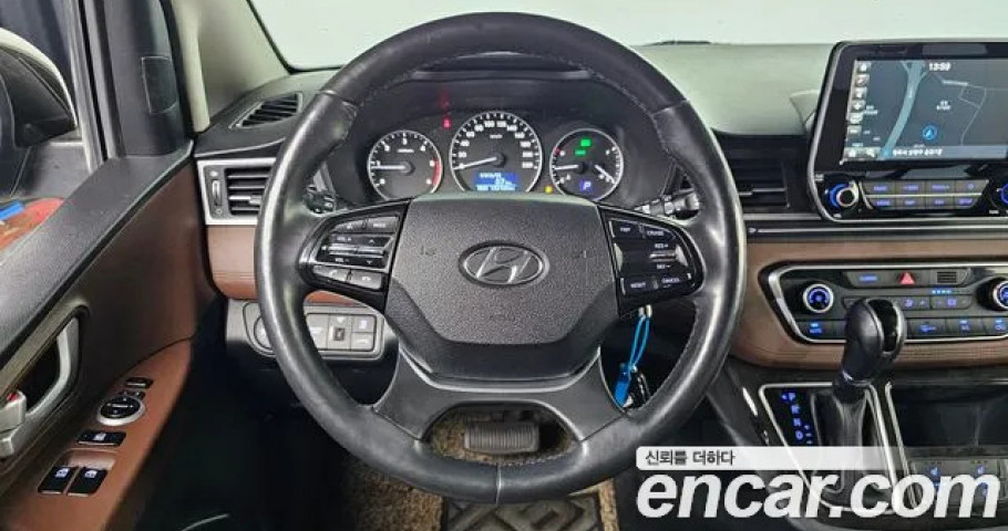 Hyundai Starex 