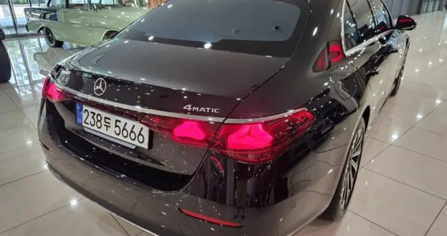 Mercedes-Benz E-Class 