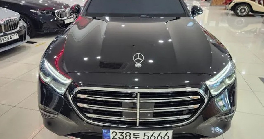 Mercedes-Benz E-Class 