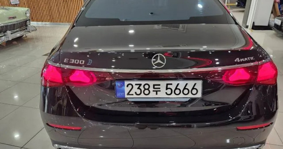Mercedes-Benz E-Class 